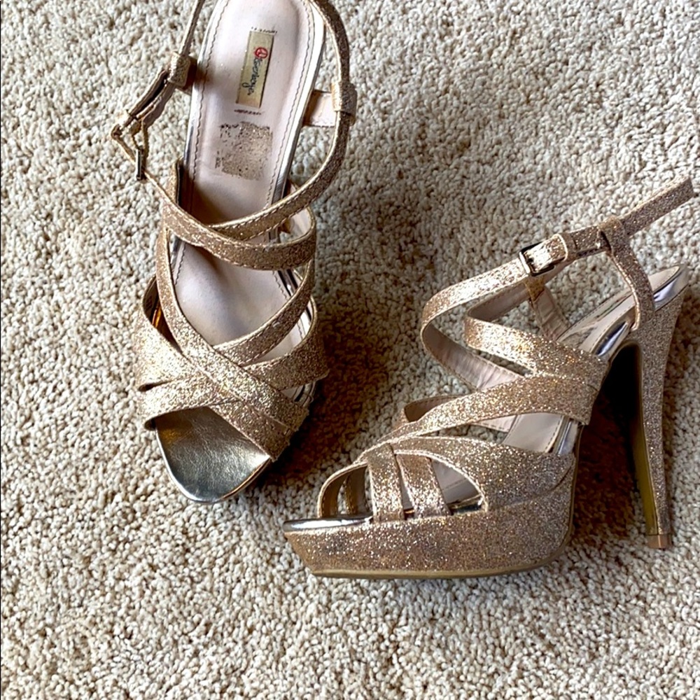 Glittery Gold Pumps